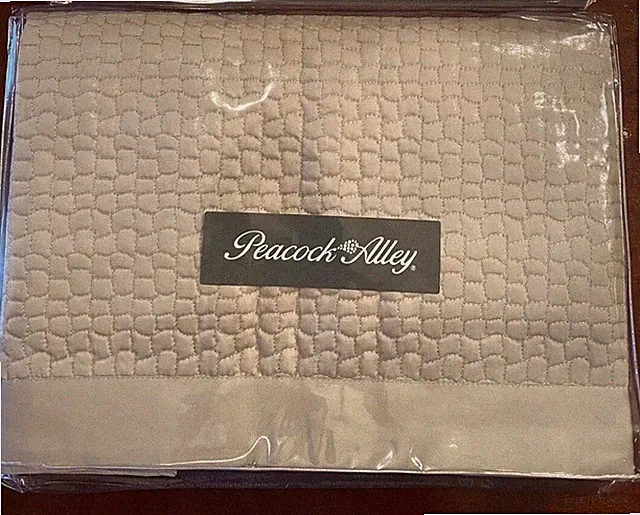 1 Peacock Alley King Sham Hamilton Quilted Platinum New In Package