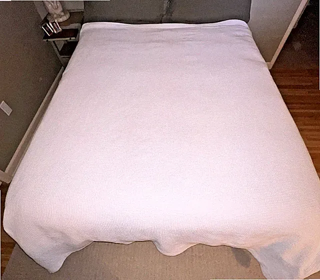 Immaculate Peacock Alley Oasis Waffle Coverlet Queen 92" x 84" SNOW WHITE