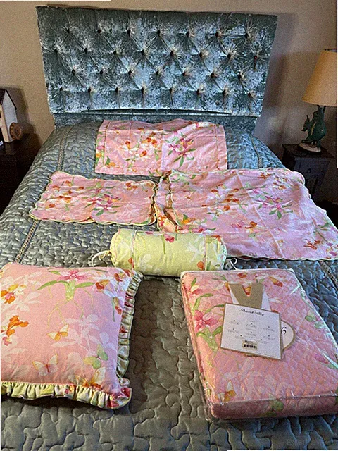 King Size Peacock Alley Coverlet and 9 Pillow Shams/Pillows Pink Floral