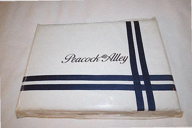 NWT Peacock Alley King Duvet Cover 400TC Egyptian Cotton Percale White w/ Navy