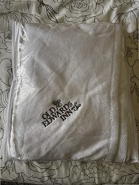 Old Edwards Inn & Spa Peacock Alley White All Thermal 50” X 70” Throw Portugal