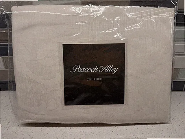 Peacock Alley Couture Queen duvet cover with 2 pillow shams - cream color - NICE