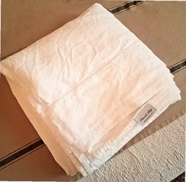 PEACOCK ALLEY Flat Sheet 100% Egyptian Cotton Queen White on White 98x101