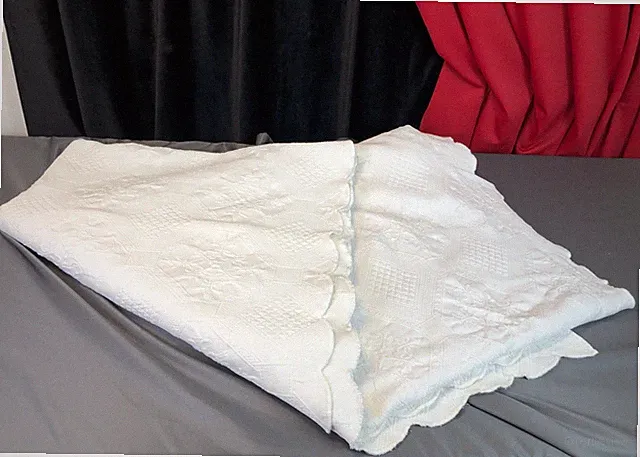 Peacock Alley Full/Queen off White Ruffled Edge COVERLET BLANKET 100% Cotton