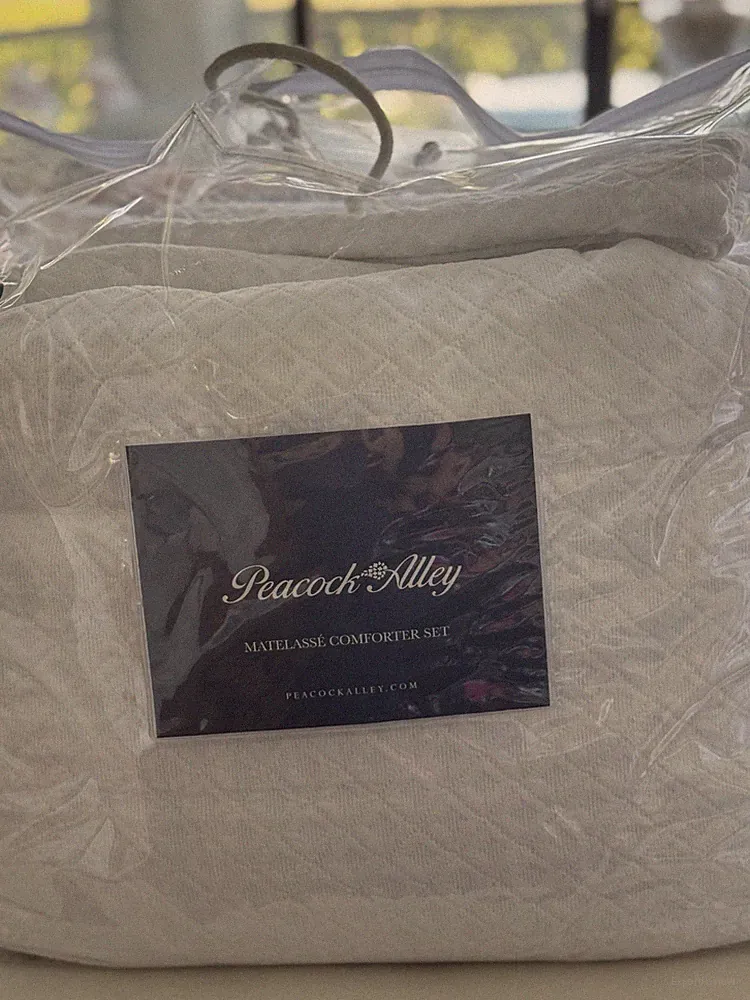 Peacock Alley Queen Diamond Matelassé Coverlet Bedspread and Two Pillow Shams